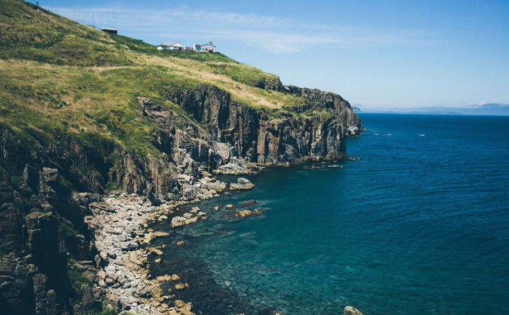 作为专业财务会计师，我可以从“税务、资产申报、跨境资金流动”三个维度，为你梳理巴西移民过程中必须提前规划的核心财务问题。以下信息基于 2024 年 6 月最新有效的巴西联邦税法、外汇法规及 CRS 交换规则，供你决策前参考。请务必结合个人情况再聘当地注册会计师（CRC）与移民律师做最终定稿。